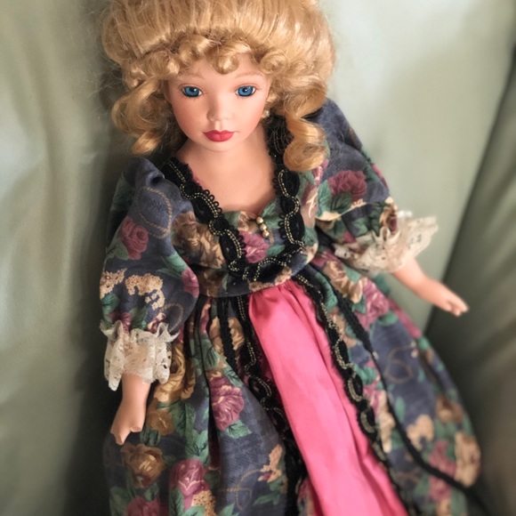 Porcelain doll - Picture 2 of 4